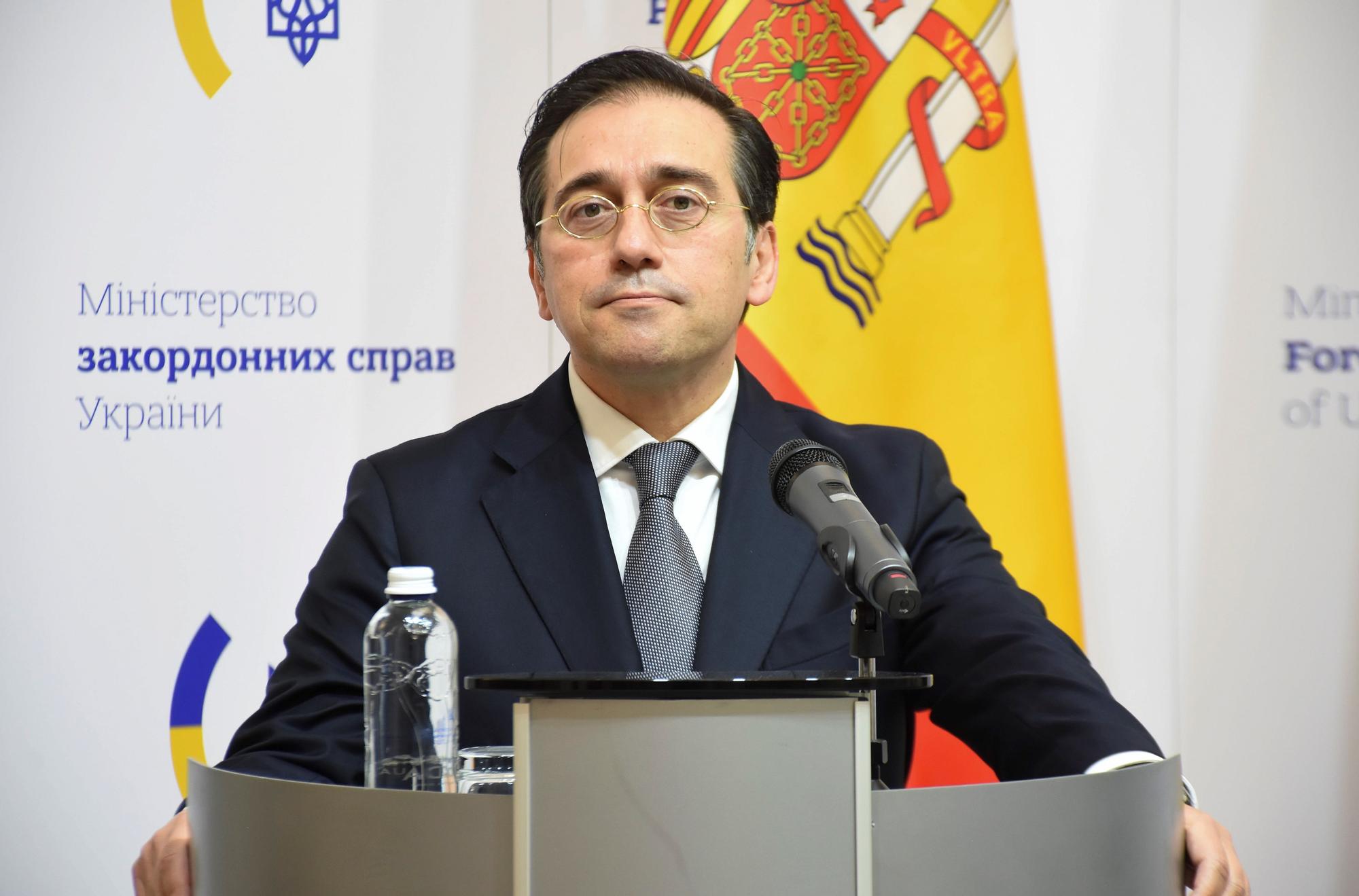 El ministro de Exteriores español, José Manuel Albares, durante su visita a Kiev (Ucrania).