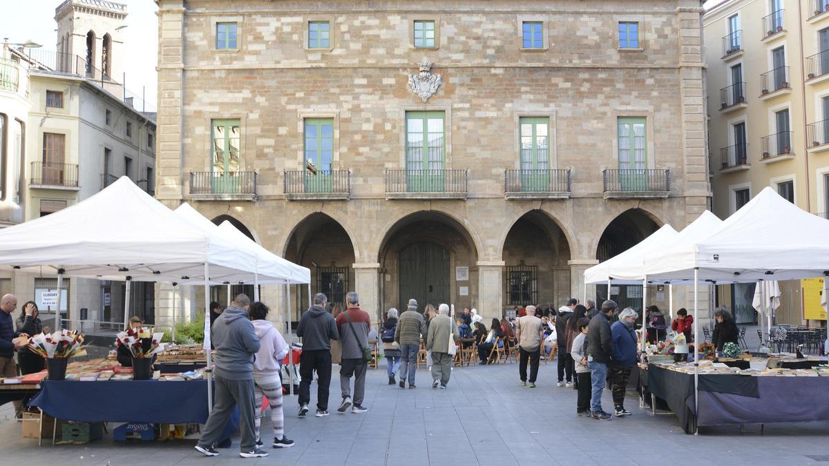 L’Associació de Comerciants de Sobrerroca celebra la diada de Sant Jordi amb diverses activitats