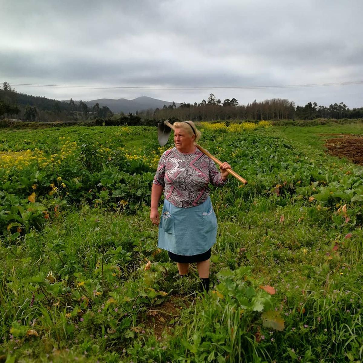Dolores Leis en el campo