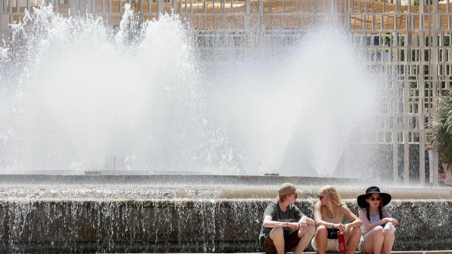 Sanitat mantiene la alerta por calor extremo en 28 comarcas de la Comunitat