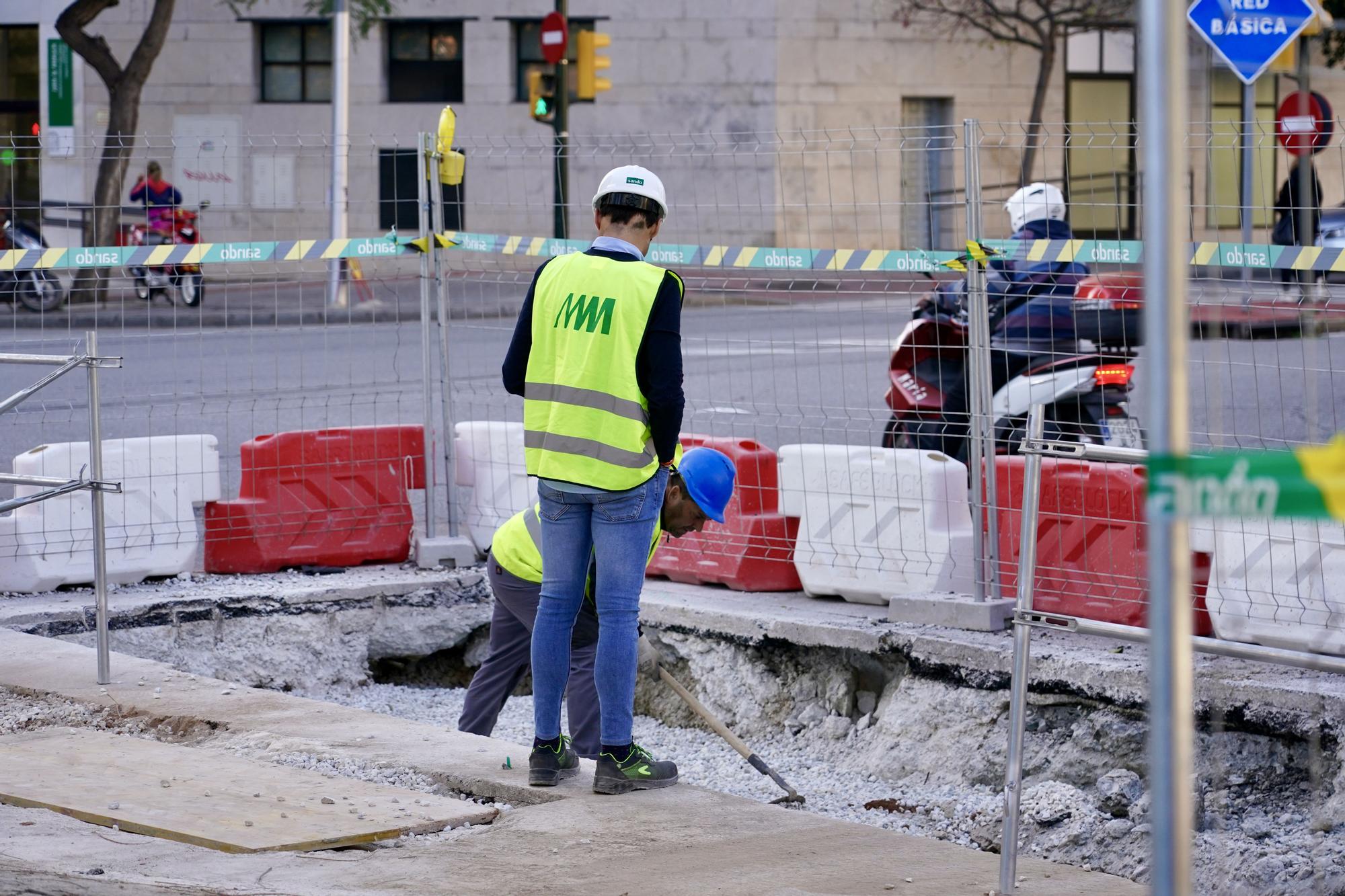 Obras en la calle Hilera para la prolongación del metro de Málaga hasta el Hospital Civil, en marzo de 2024.