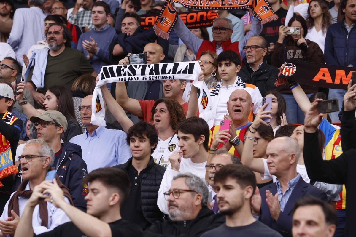 La emoción de Mestalla durante el derbi con el Villarreal