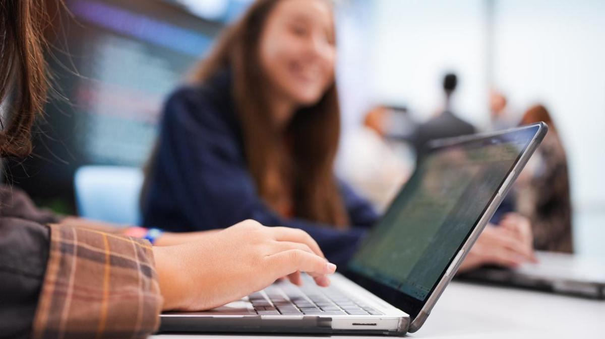 La Comunidad de Madrid incorpora en Cuenta Digital el Cheque Formación dirigido a jóvenes desempleados para agilizar los trámites de esta ayuda.