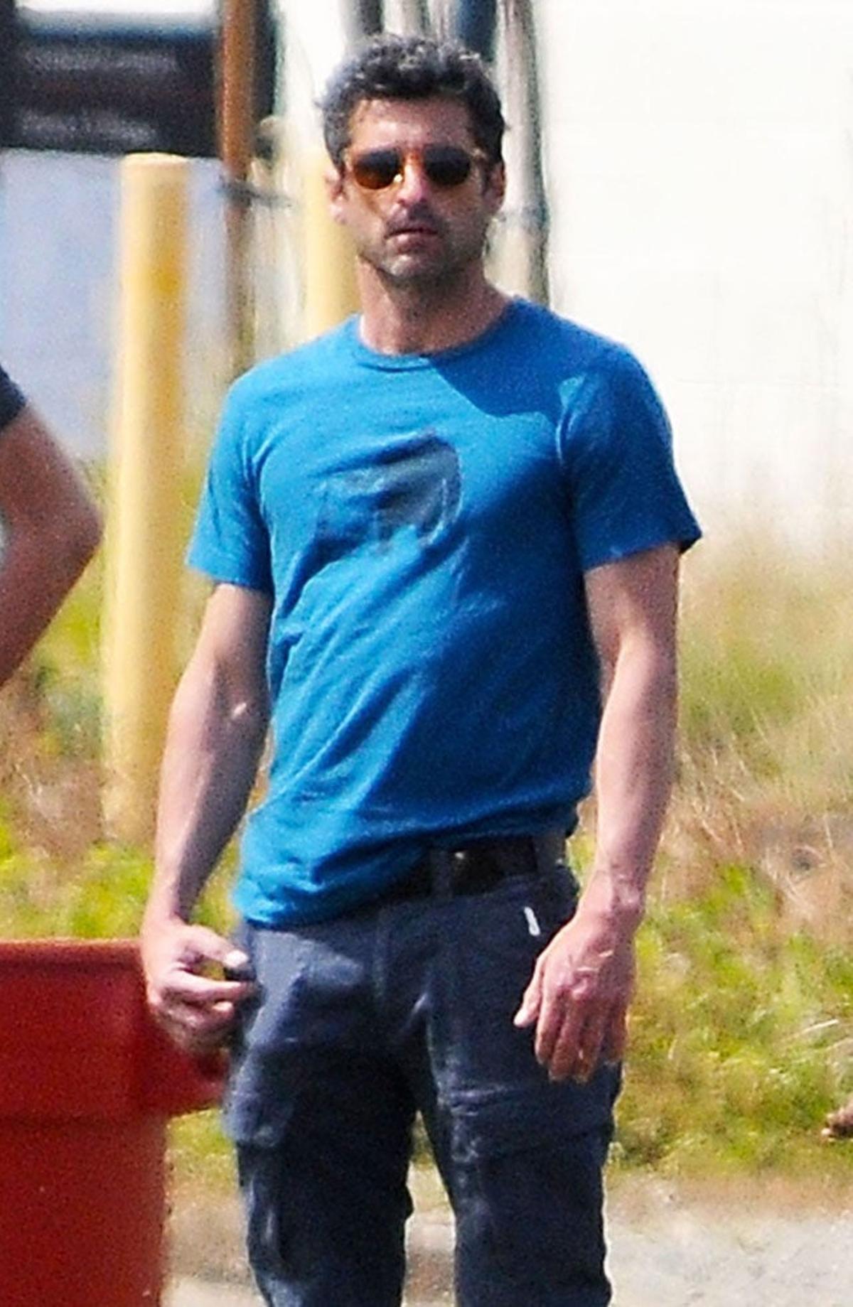 Patrick Dempsey con un look informal en el partido de fútbol de su hijo