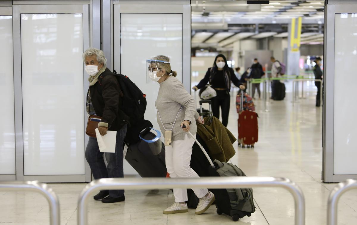Llegada de un avión con españoles procedentes de Colombia al Aeropuerto Adolfo Suárez Madrid-Barajas