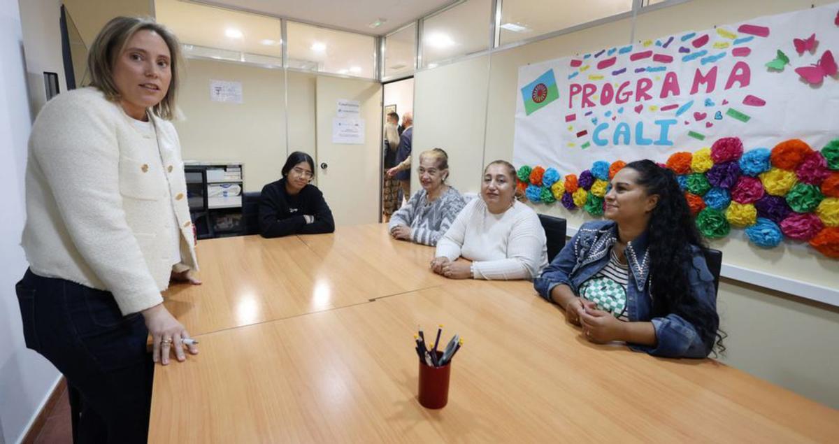 Autoridades y trabajadores en la inauguración en San Roque.|  G. S.
