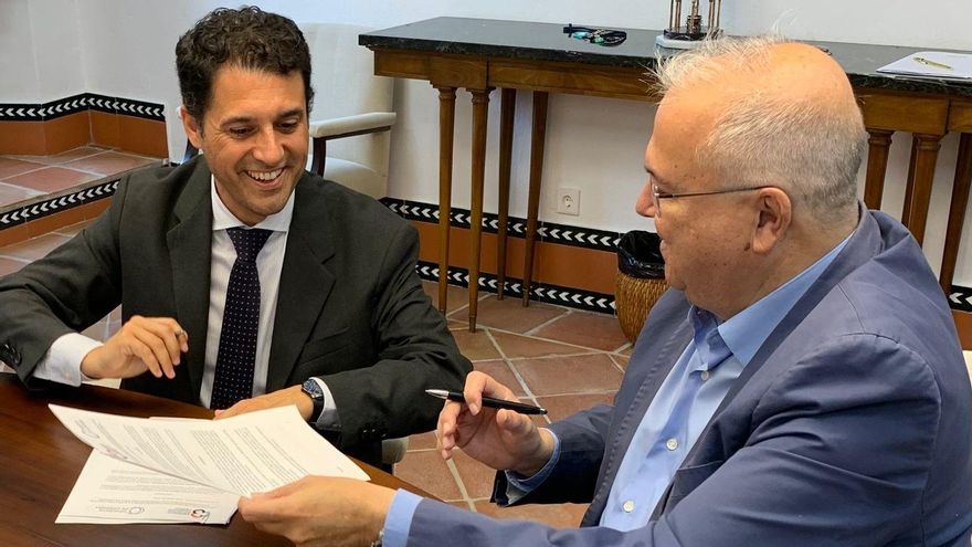 Firma del convenio entre la Fundación Cajasur y la Orquesta de Córdoba.