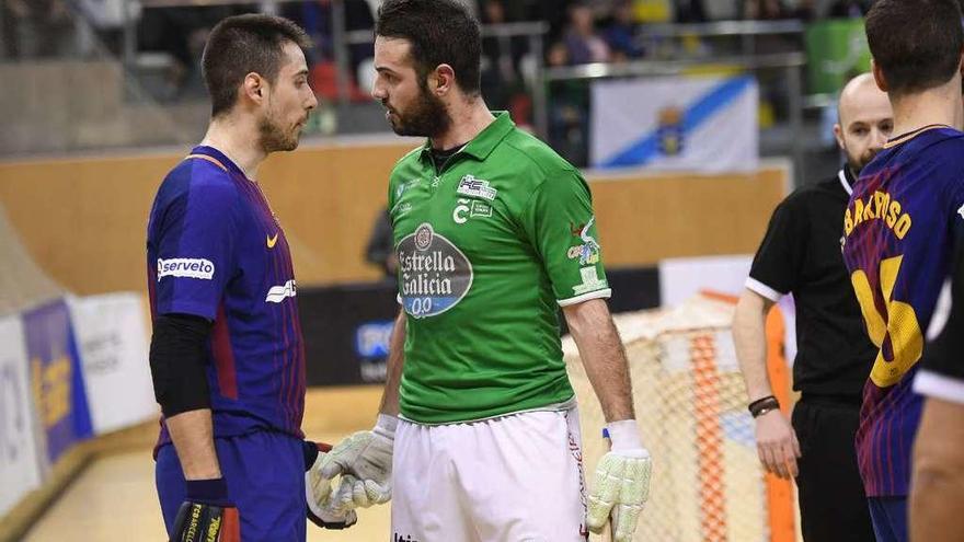 David Torres se encara con Matías Pascual en el partido de OK Liga de la temporada pasada contra el Barcelona.