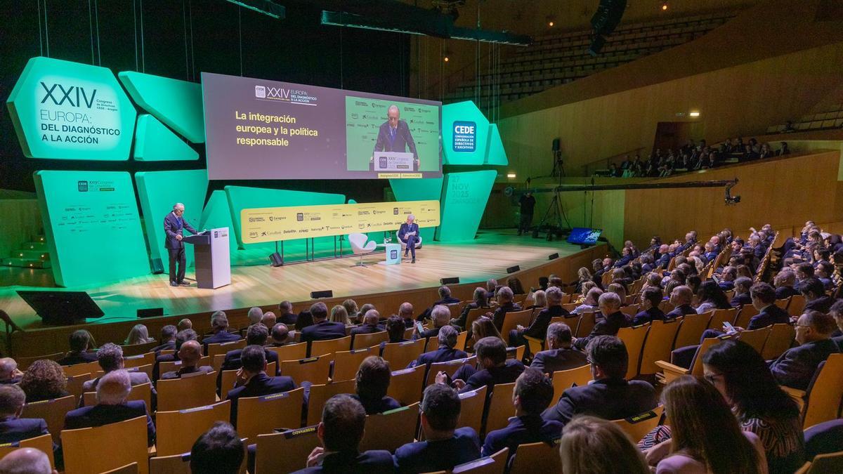 Isidro Fainé, presidente de la Confederación Española de Directivos y Ejecutivos (CEDE), en el congreso celebrado en Zaragoza.