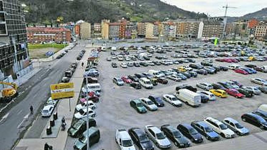 Terrenos que albergarán el parking de la Mayacina.