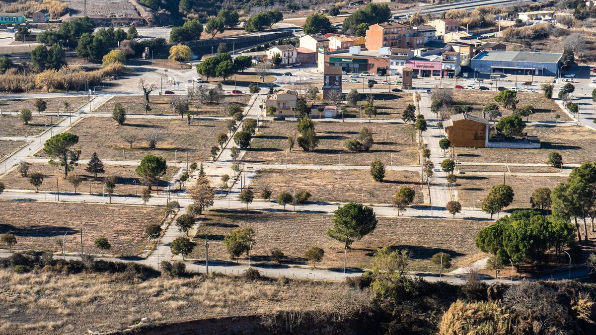 Una vista actual del barri de l'Estació de Sallent amb les parcel·les buides