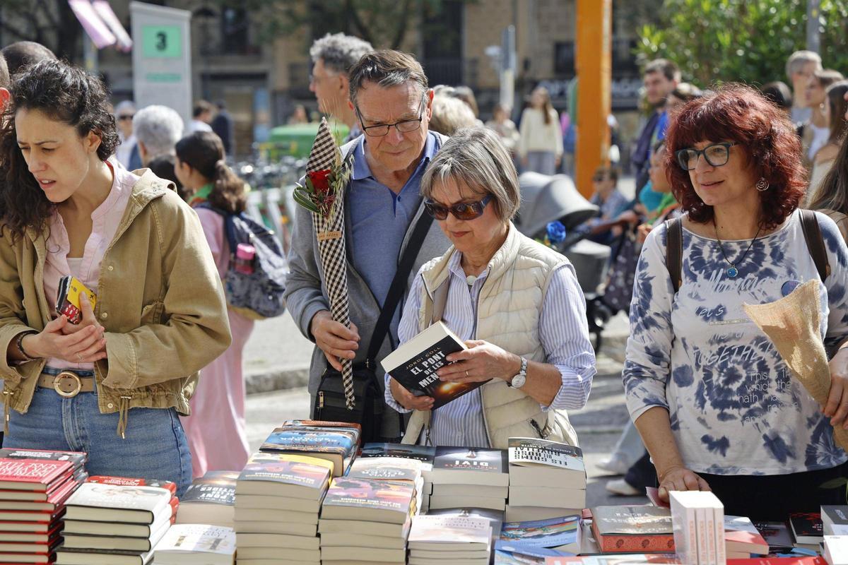 Les imatges de la diada de Sant Jordi a Girona