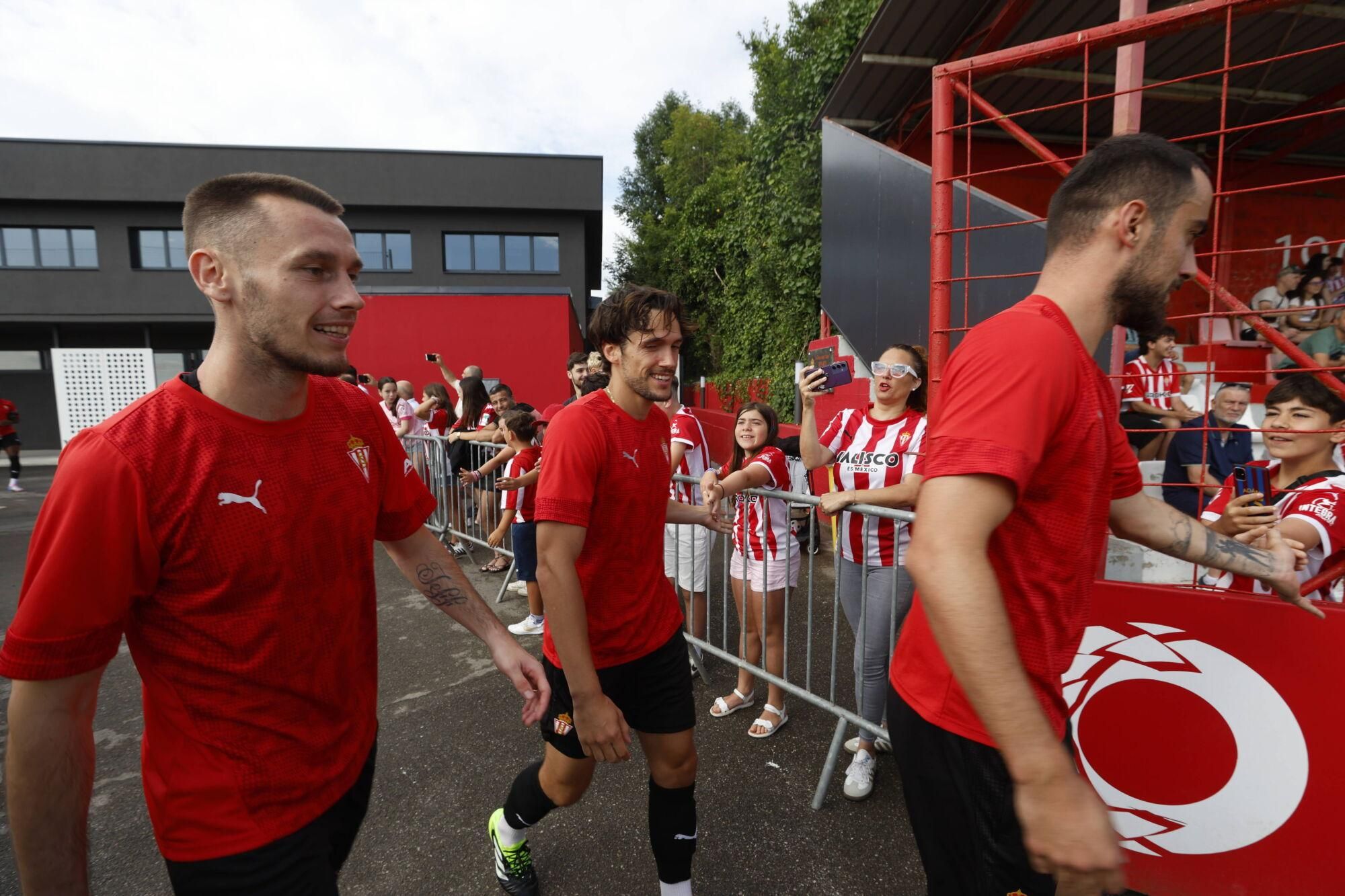 EN IMÁGENES: Segundo entrenamiento del Sporting, con público en Mareo