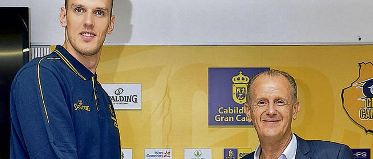 Galdikas: &quot;Espero mejorar; la ACB es la mejor liga tras la NBA&quot;