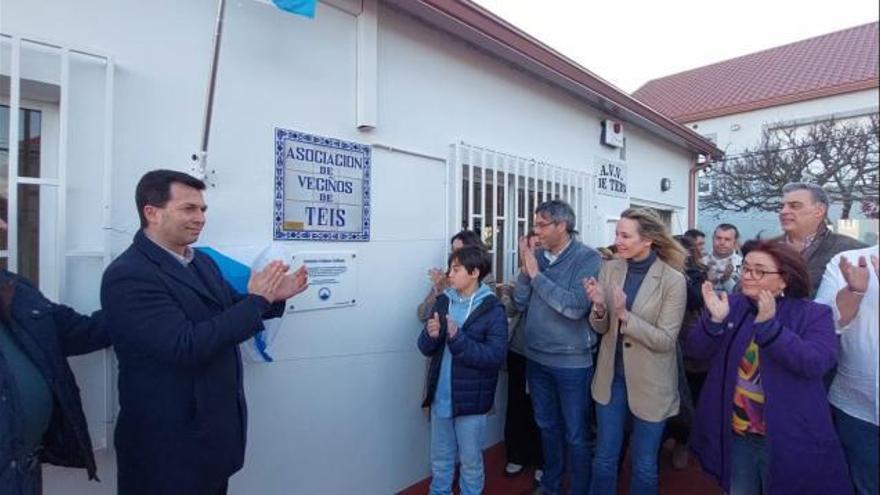 Caballero, A. Iglesias, Tapias y Marnotes, tras descubrirse la placa.