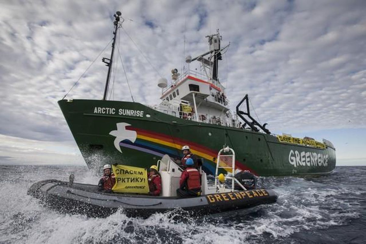 L’’Artic Sunrise’ de Greenpeace, a l’Àrtic. L’’Artic Sunrise’ de Greenpeace, a l’Àrtic.
