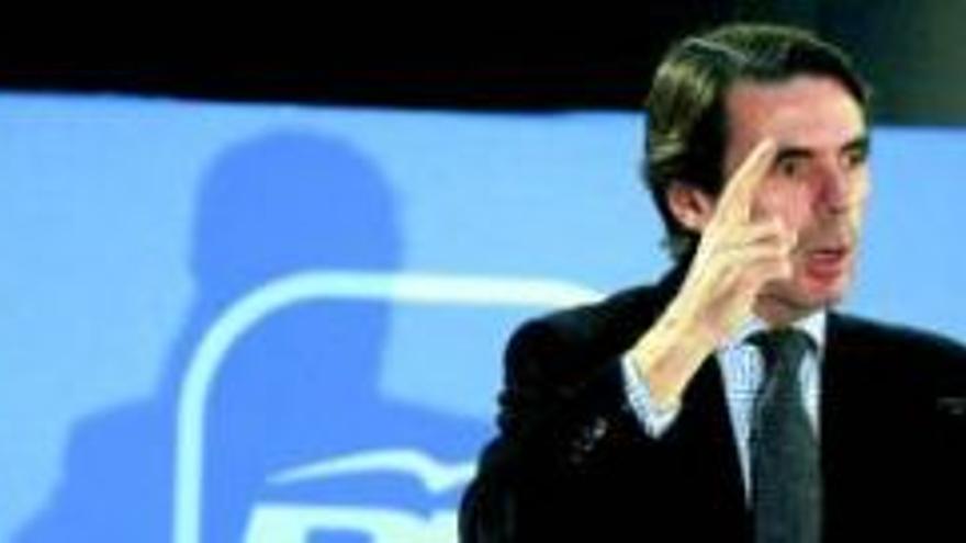 Aznar da por hecho que Rajoy recortará el Estado autonómico