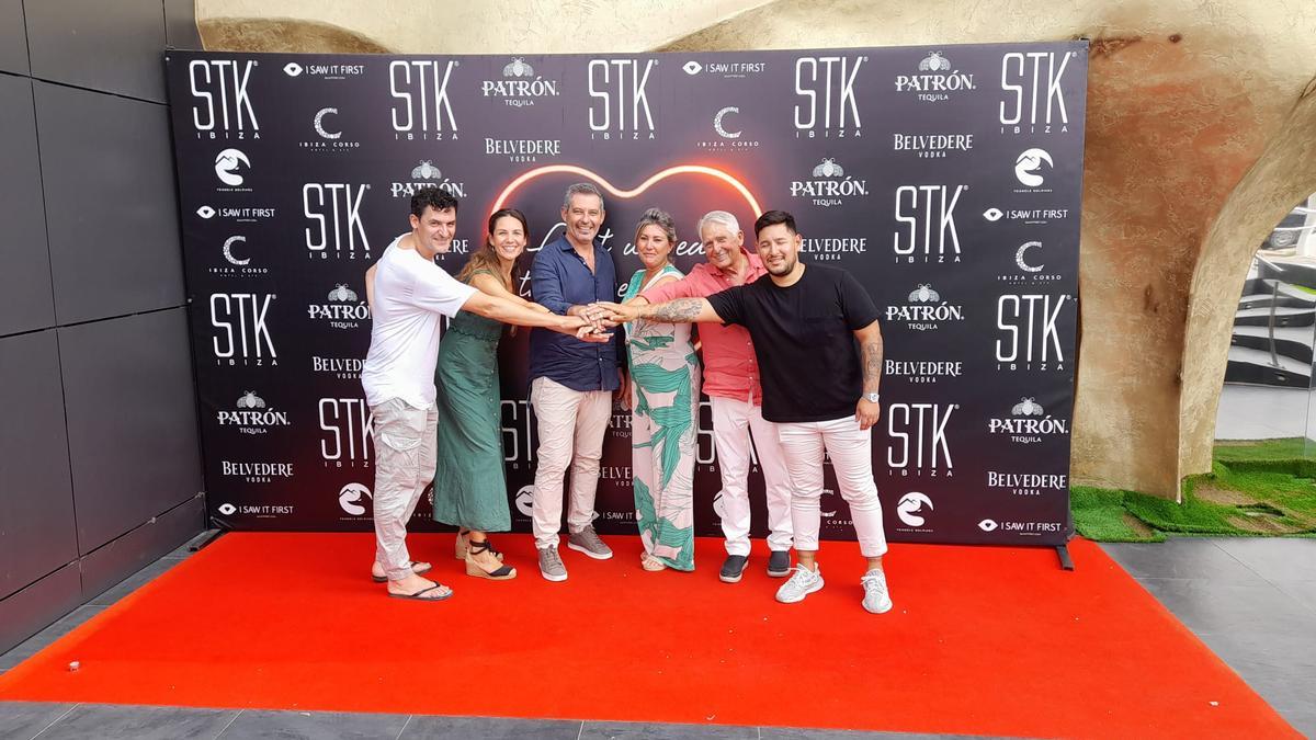 Óscar Molina (chef de La Gaia), Zélia Juan (Eating in Ibiza), Miguel Costa (director insular de Turismo), Nuria Moreno (NM Events), Juanma Coll (presidente deAspanob) y Sebastián Ibarra (STK) en la presentación del evento.