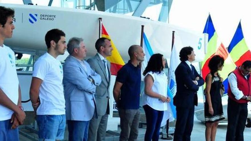 José Ramón Lete Lasa presidió el acto de presentación de una iniciativa que convertirá a Vilagarcía en capital de verano de la vela.