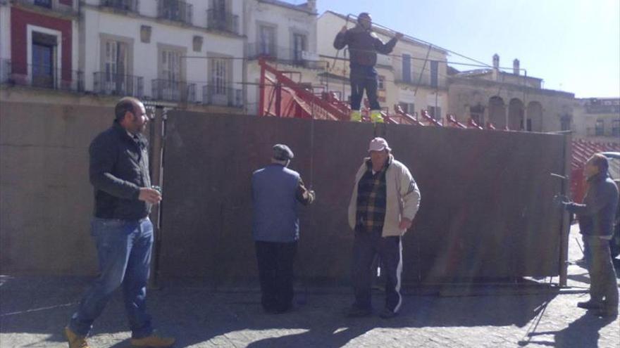 Comienza la instalación de la plaza de toros para los encierros de carnaval