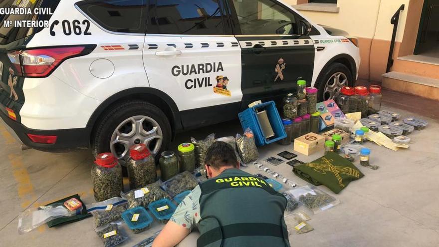 Material incautado por la Guardia Civil.