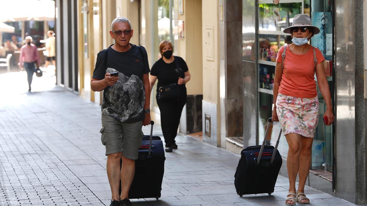 En imágenes: los cordobeses ya pueden salir a la calle sin mascarilla