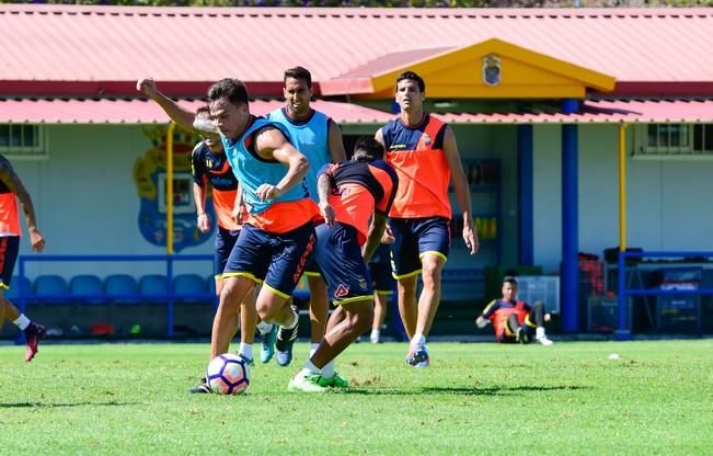 Entrenamiento UD Las Palmas en Barranco Seco ...