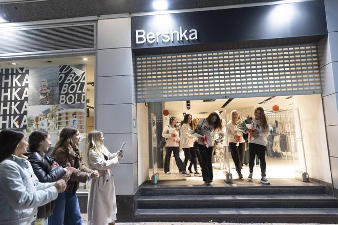 EN IMÁGENES: el cierre de la tienda de Bershka en Avilés