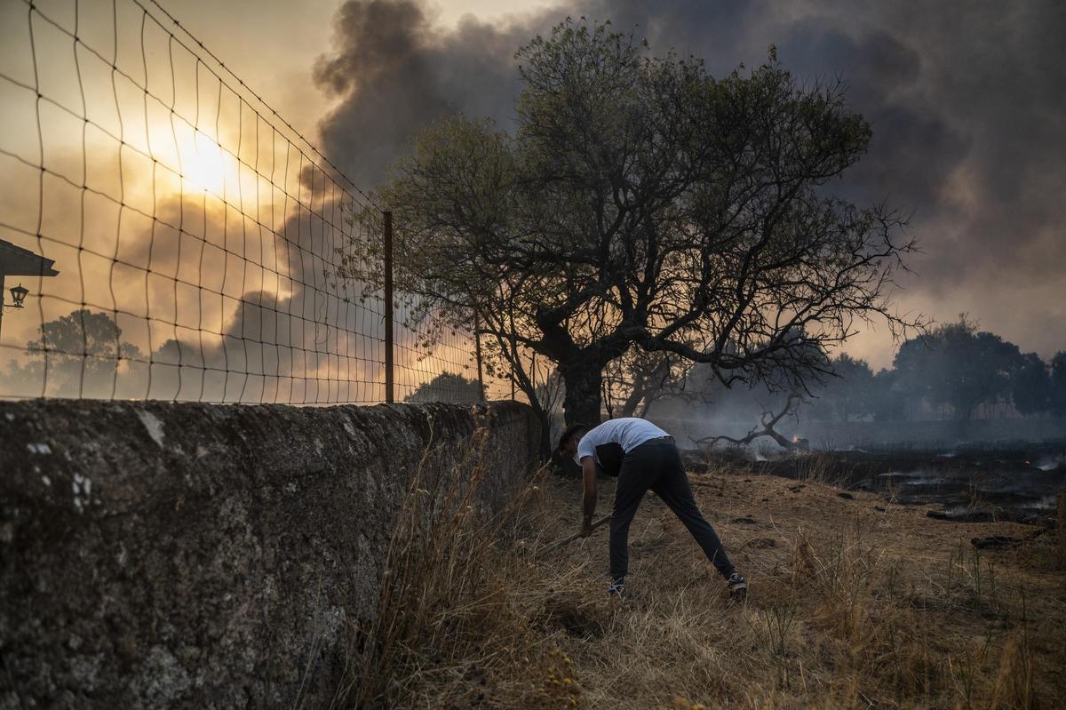 FOTOGALERÍA | Las imágenes del incendio de Arroyo de la Luz