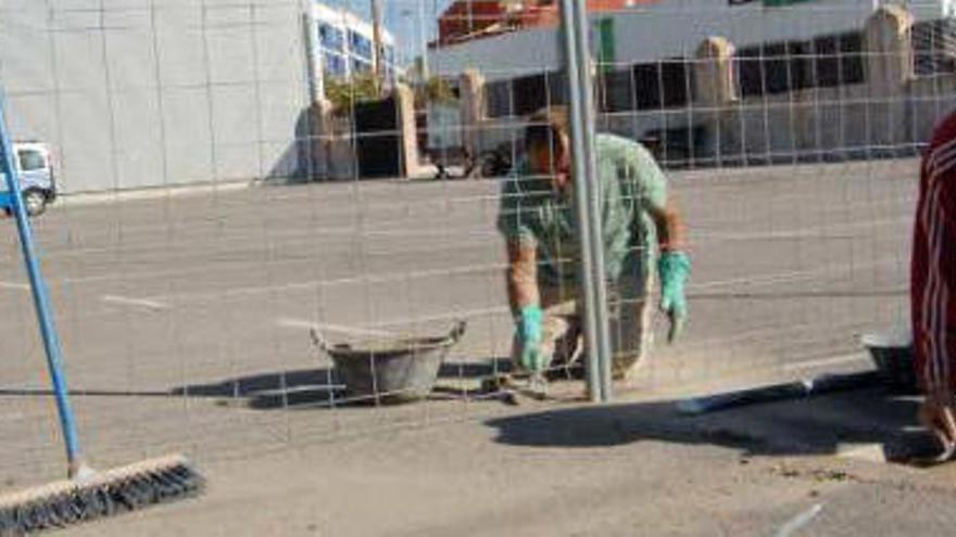 El nuevo patio que se ha habilitado en Santa Pola para los niños desplazados del Hispanidad.