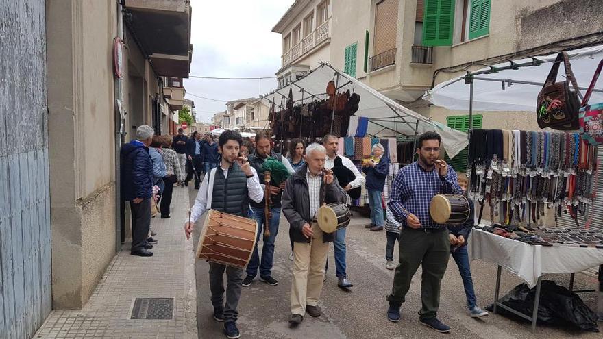 La &#039;Fira&#039; del pueblo de Sant Joan resiste con ímpetu vecinal