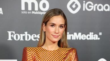 María Pombo tiene el cardigán estampado que sienta fenomenal con pantalones campana y un top básico