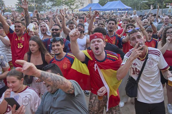 Les imatges de la concentració a Blanes per seguir la selecció espanyola