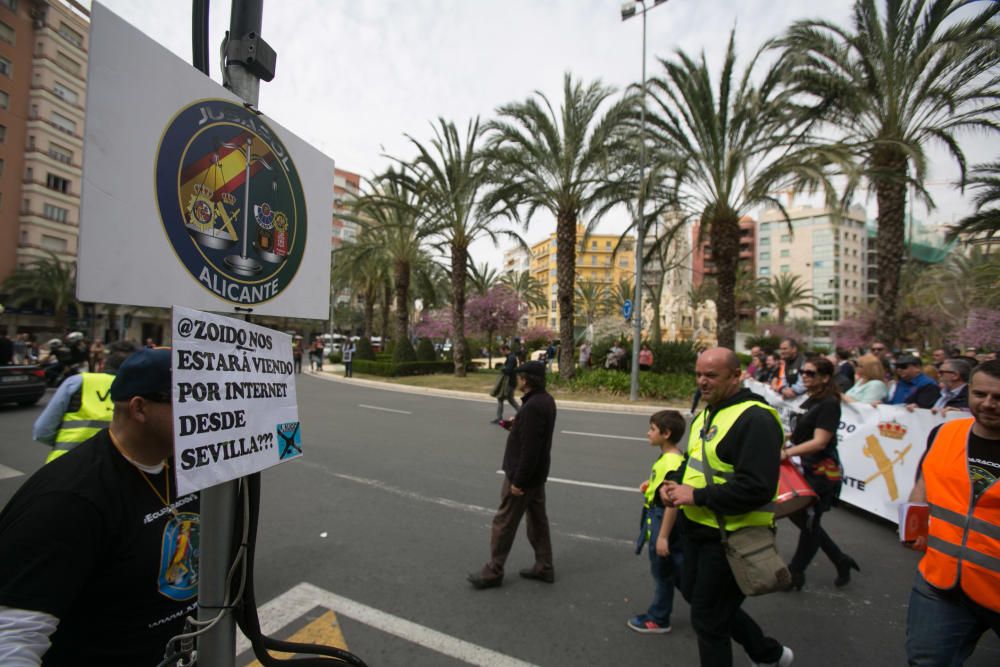 Manifestación por la equiparación salarial convocada por la asociación de policí­as Jusapol en Luceros