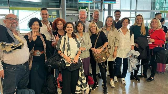 La delegación canaria que participa en la comisión de la ONU, en el aeropuerto de Barajas.