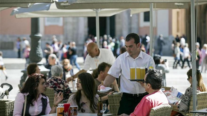 Marzo se despide con 1.175 parados menos en Castellón