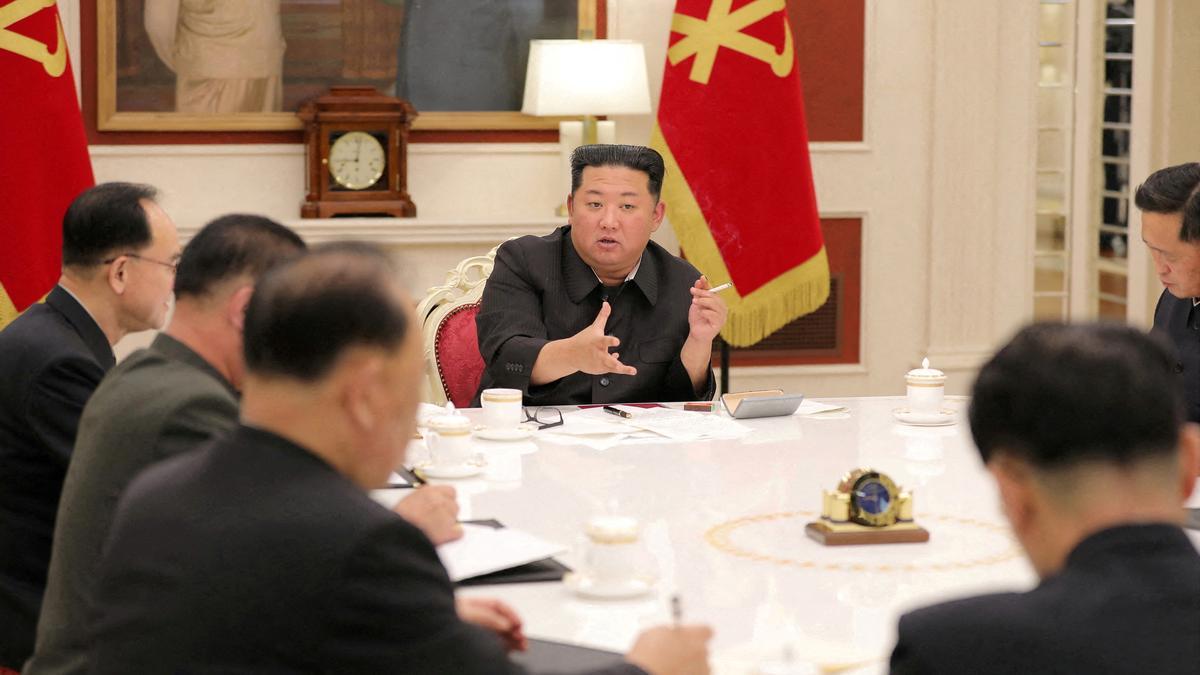 El líder norcoreano Kim Jong-un, durante una reunión.