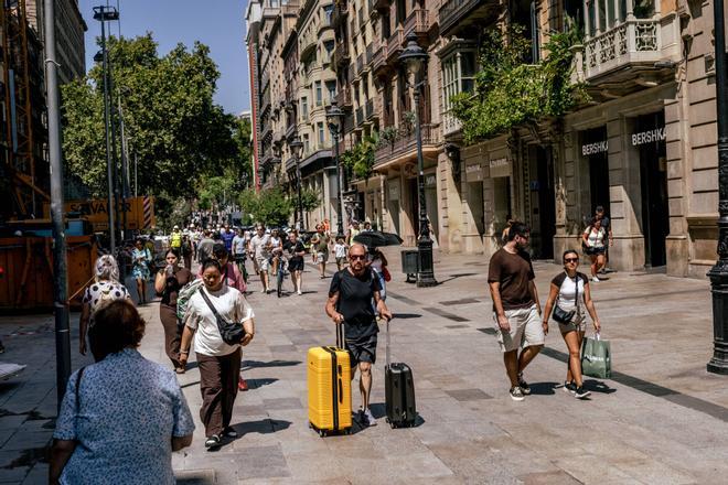 Los turistas extranjeros coparon el 90% de los 2,1 millones de pernoctaciones hoteleras de julio en Barcelona