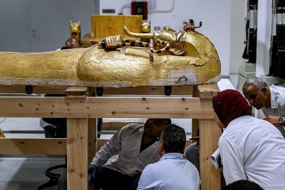 Restauración de objetos para el Gran Museo Egipcio