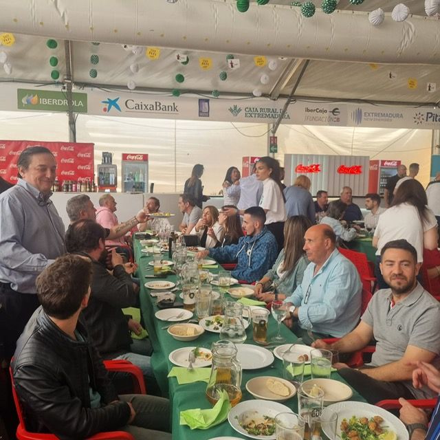 FOTOGALERÍA | Ambiente en las comidas en la caseta en homenaje al centenario de El Periódico Extremadura