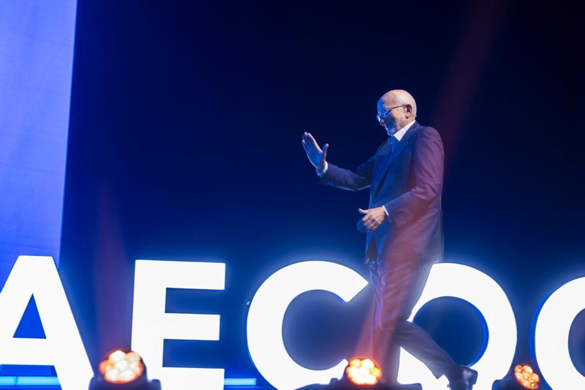 Juan Roig, en un momento de su intervención en el Roig Arena.