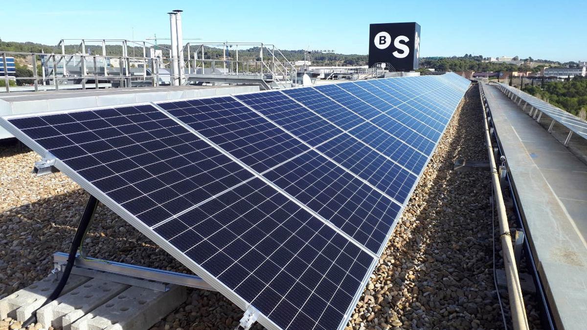 Sabadell ofrece a sus clientes soluciones de financiaciones sostenibles orientadas al ahorro energético, los proyectos de energías renovables y la movilidad, que les permiten avanzar en la transición ecológica