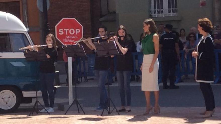 La interpretación de la banda sonora de "El Golpe", cerró la visita de doña Letizia