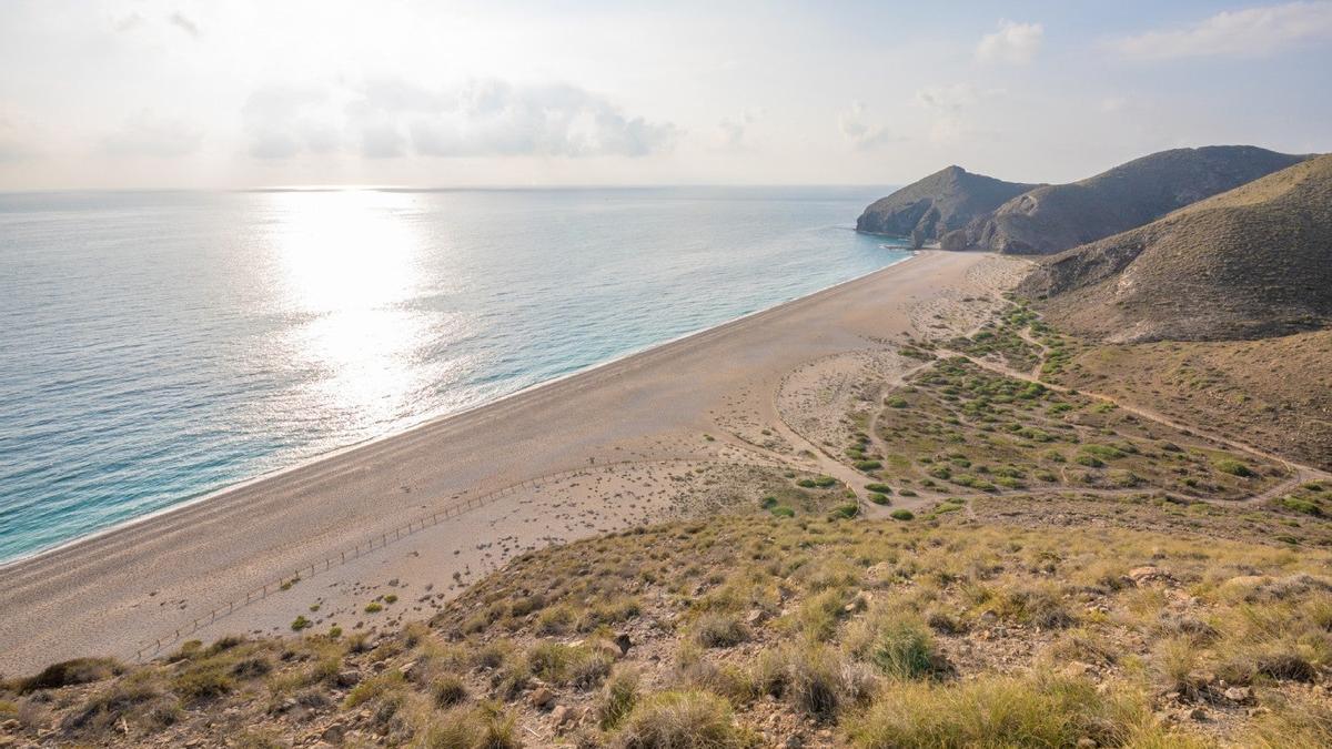 La Cala de los Muertos en Almería: cuando el paraíso se hace esperar