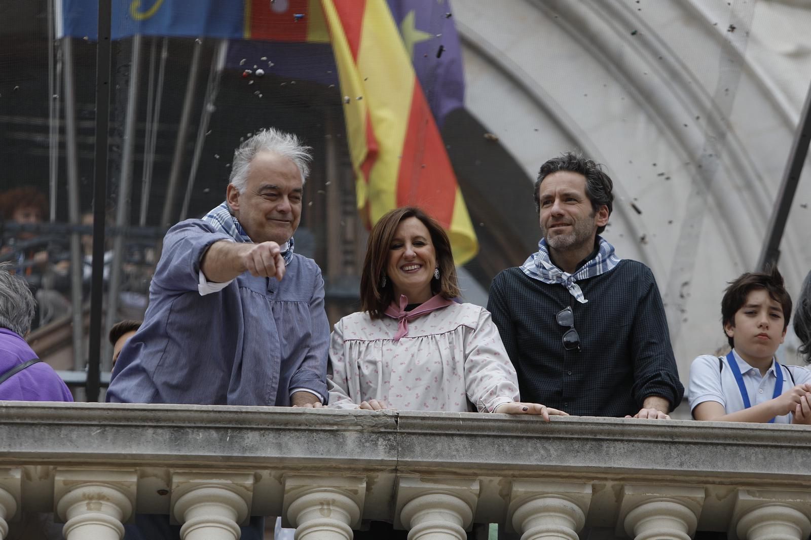 Irene Montero, Joan Ribó y María José Català: Algunas de las caras de hoy, sábado 18, en el balcón municipal