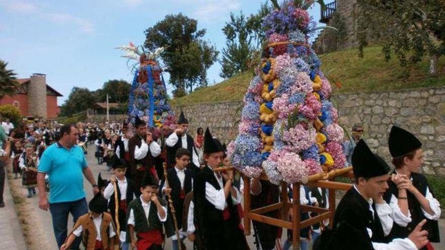 La procesión de los ramos por las calles de Porrúa. / emilio g. cea