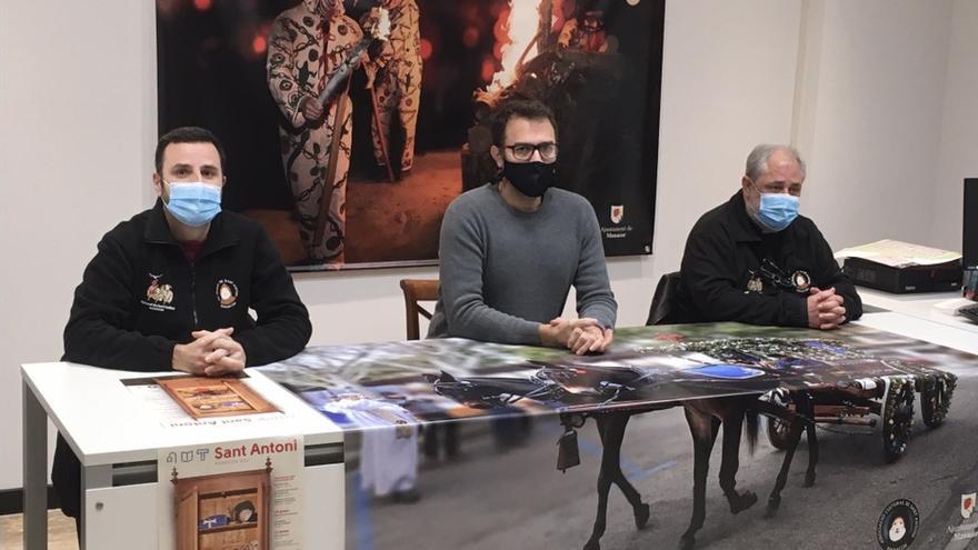 El alcalde junto al rector de Manacor y el presidente del Patronat de Sant Antoni, este jueves.