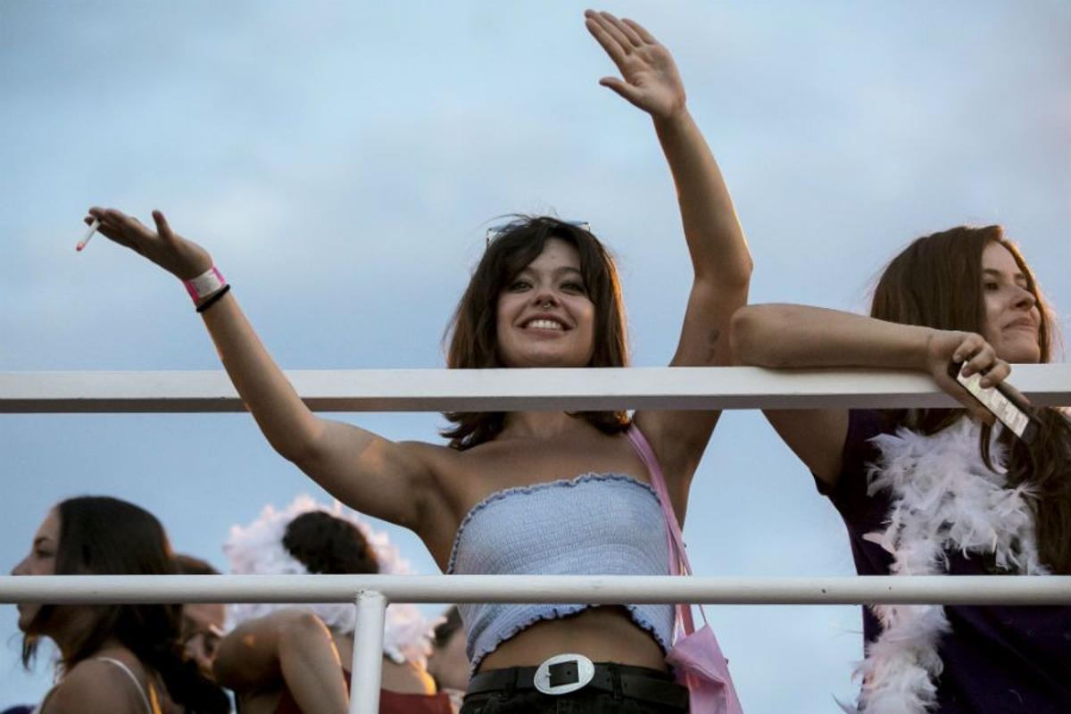 Anna Castillo en una carroza del Orgullo 2018