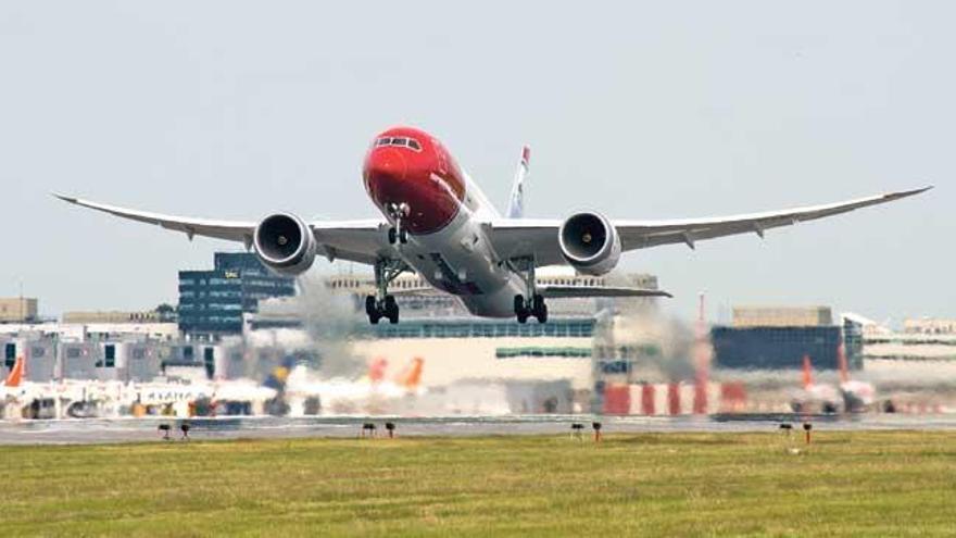 Norwegian, la aerolínea de la nariz roja, cuenta con 5.500 trabajadores y da empleo a mil personas en España.