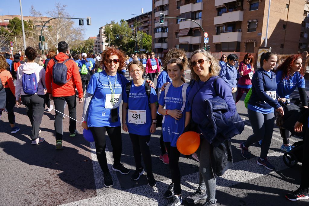 Imágenes del recorrido de la Carrera de la Mujer: avenida Pío Baroja y puente del Reina Sofía (II)